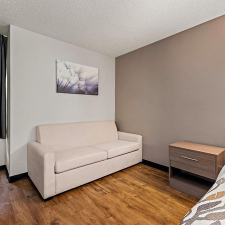 Red Roof Inn Charlotte - University Bagian luar foto