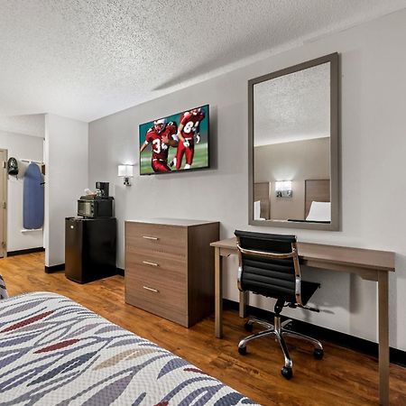Red Roof Inn Charlotte - University Bagian luar foto