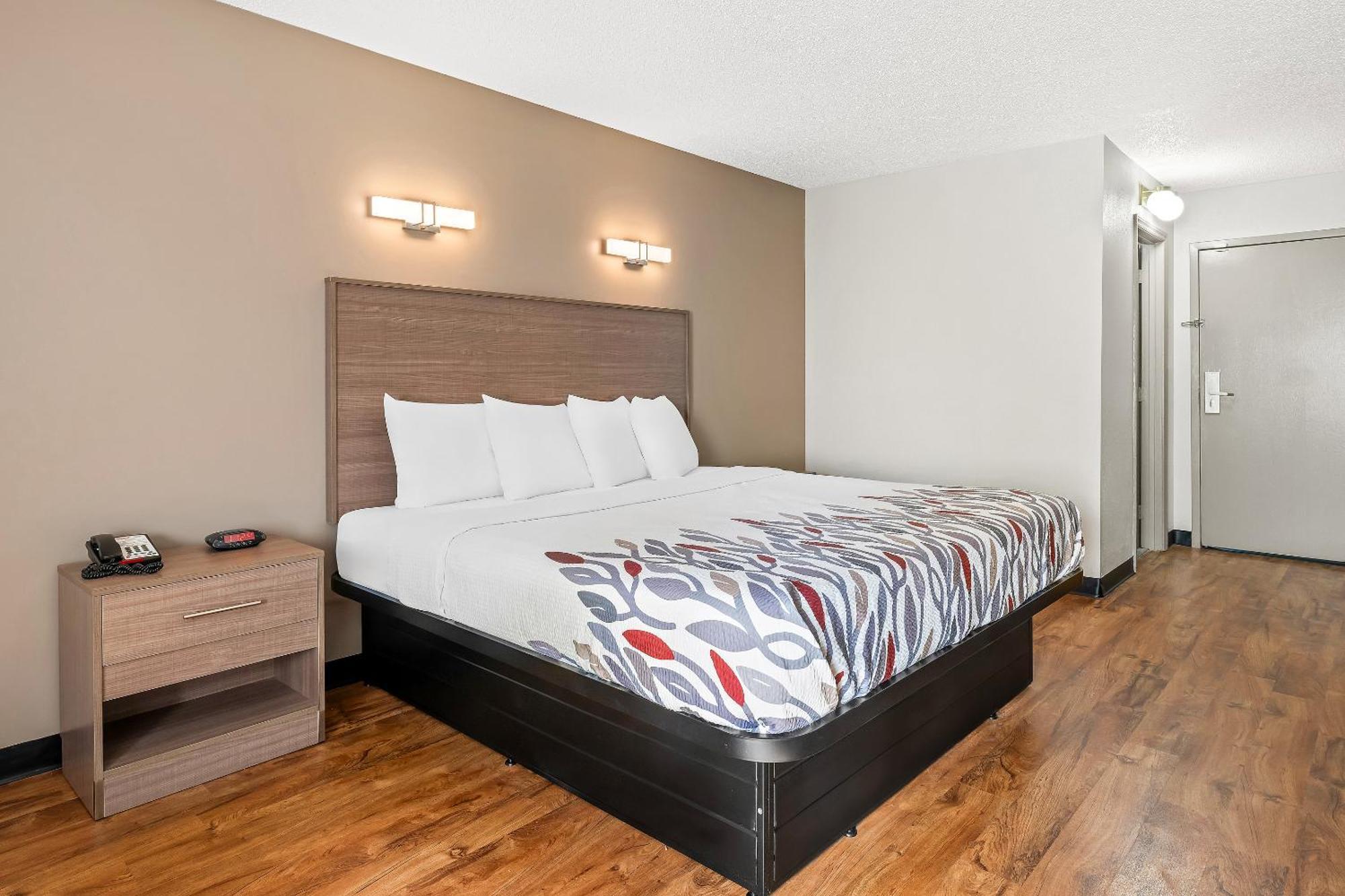 Red Roof Inn Charlotte - University Bagian luar foto
