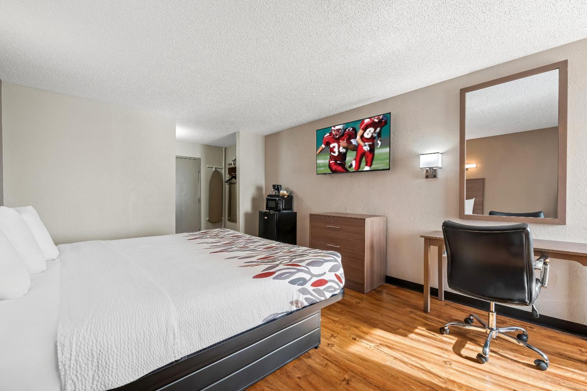 Red Roof Inn Charlotte - University Bagian luar foto