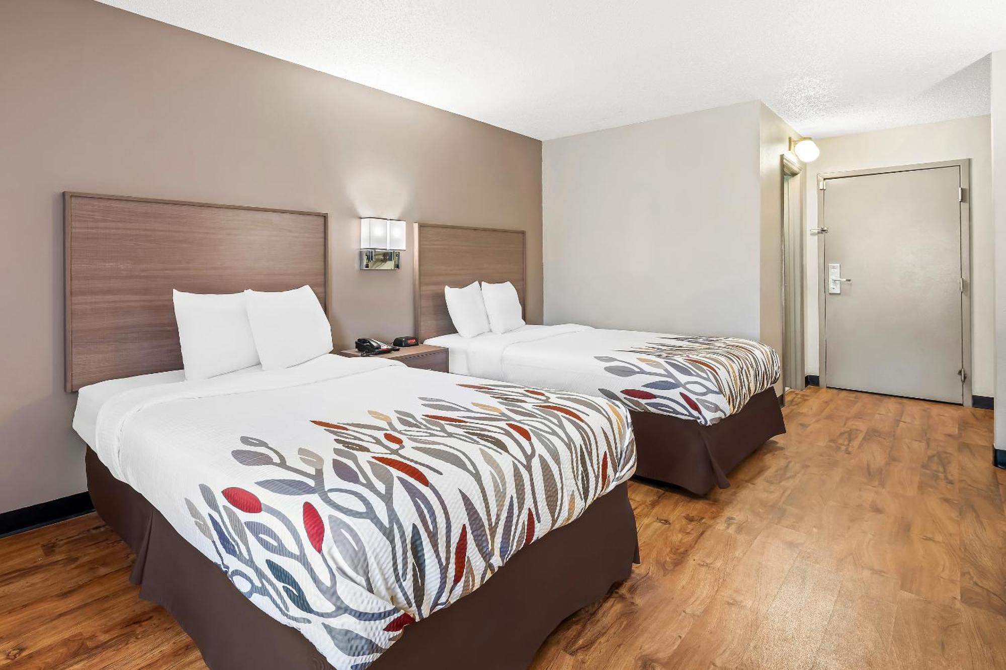 Red Roof Inn Charlotte - University Bagian luar foto