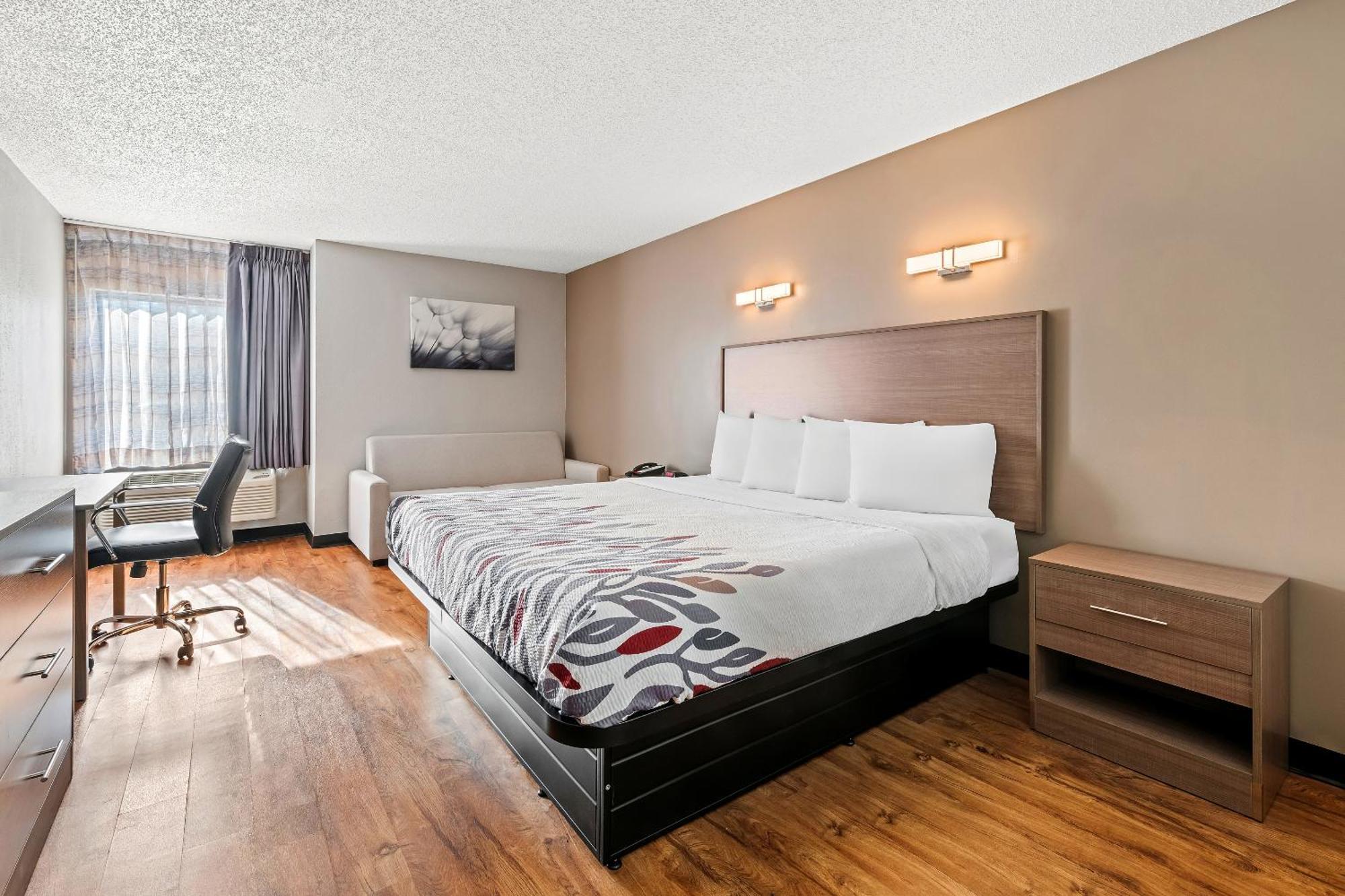 Red Roof Inn Charlotte - University Bagian luar foto