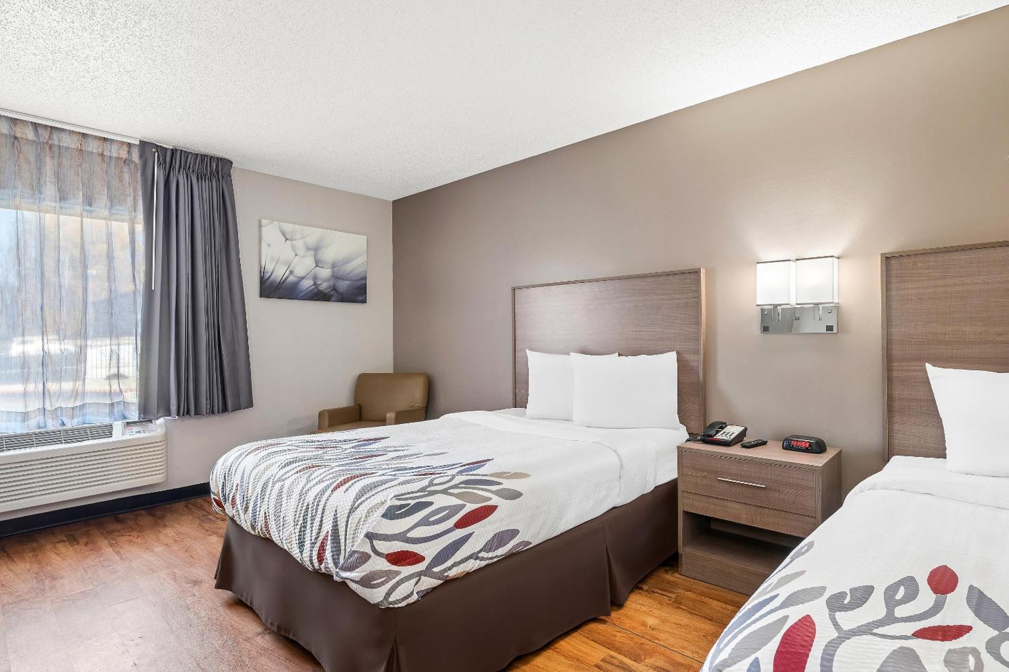 Red Roof Inn Charlotte - University Bagian luar foto
