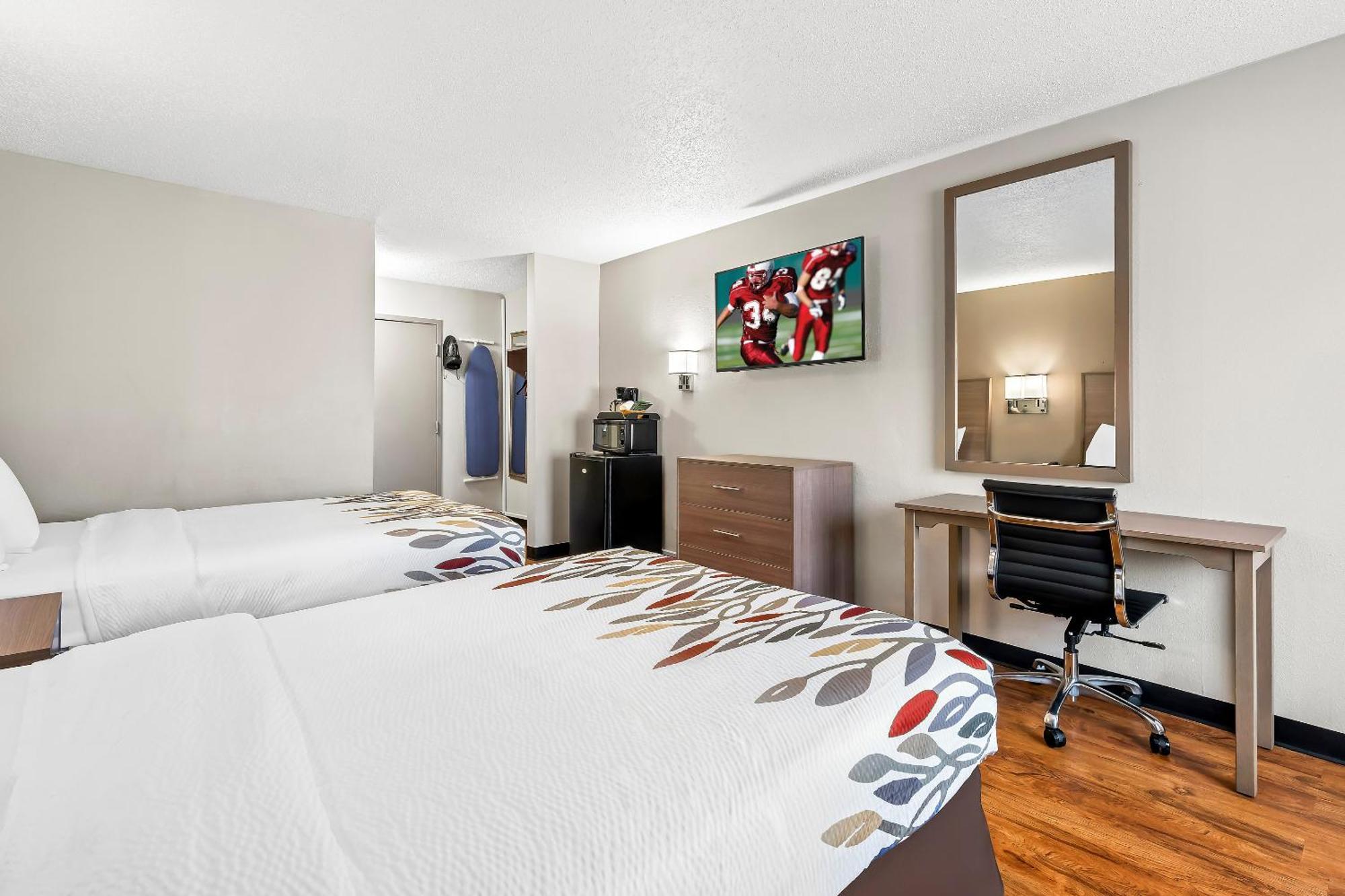Red Roof Inn Charlotte - University Bagian luar foto