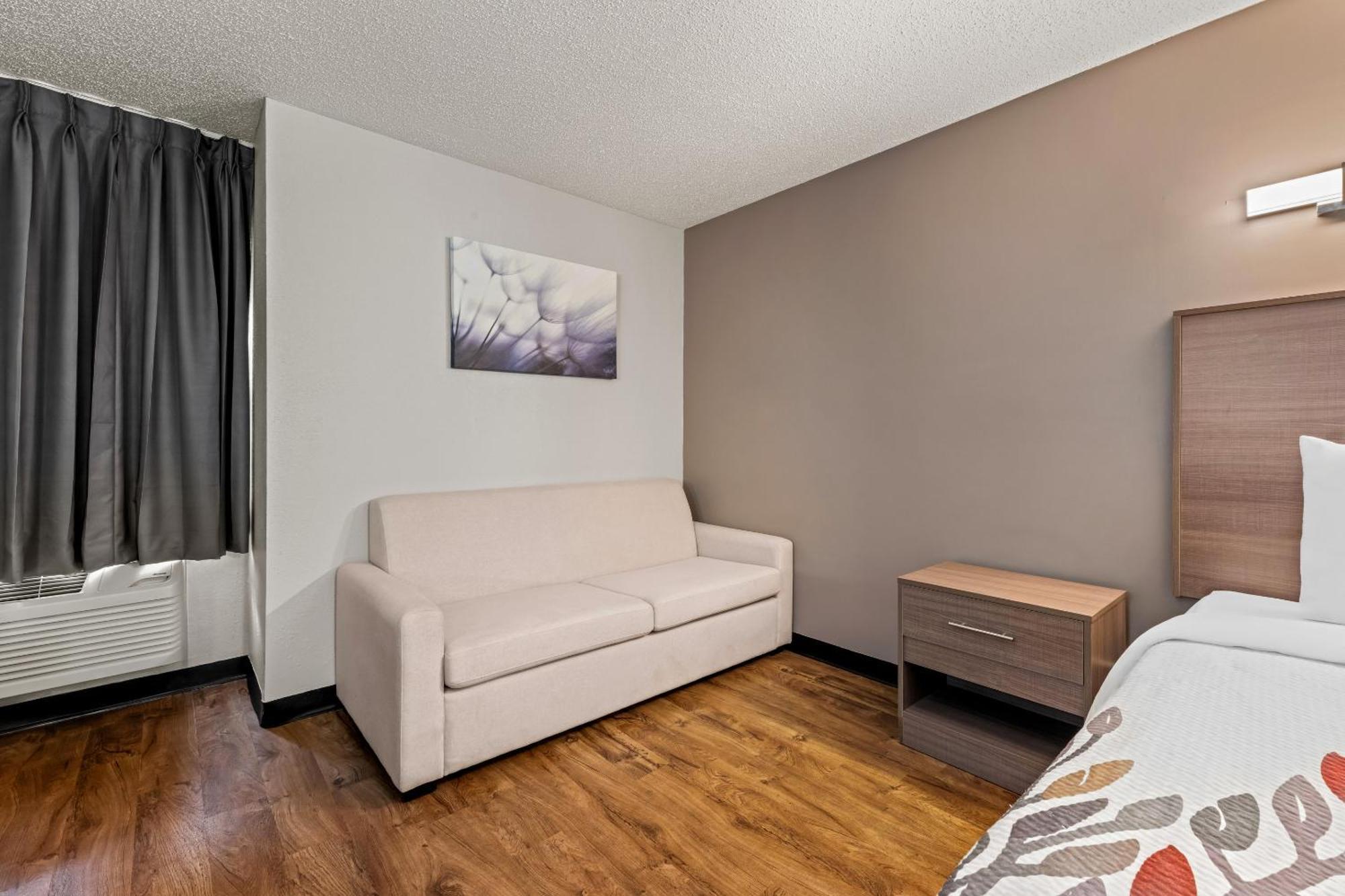 Red Roof Inn Charlotte - University Bagian luar foto