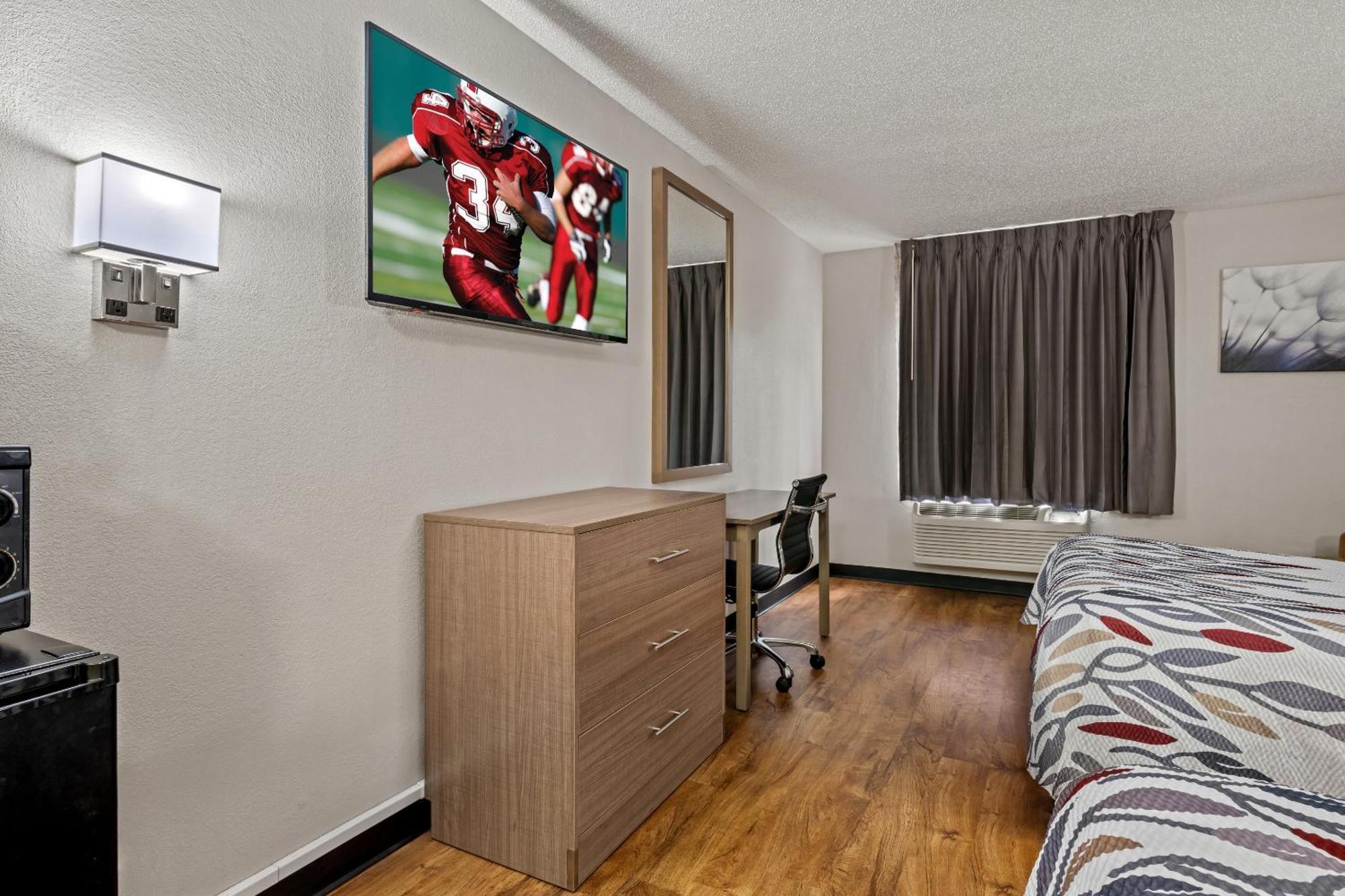 Red Roof Inn Charlotte - University Bagian luar foto