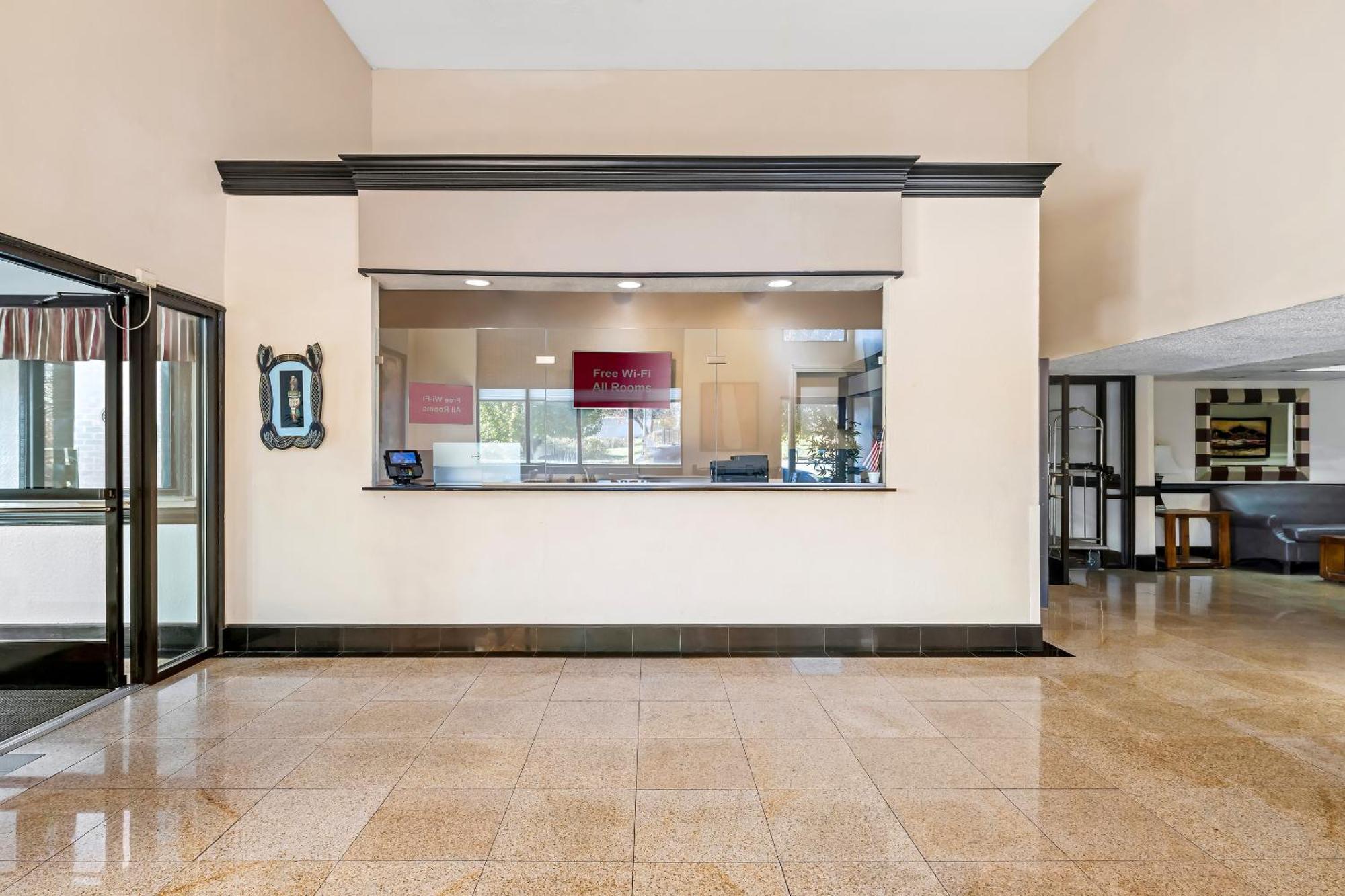 Red Roof Inn Charlotte - University Bagian luar foto